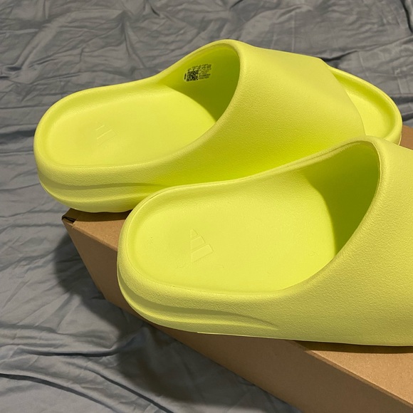 Yeezy glow green slides - Picture 3 of 7